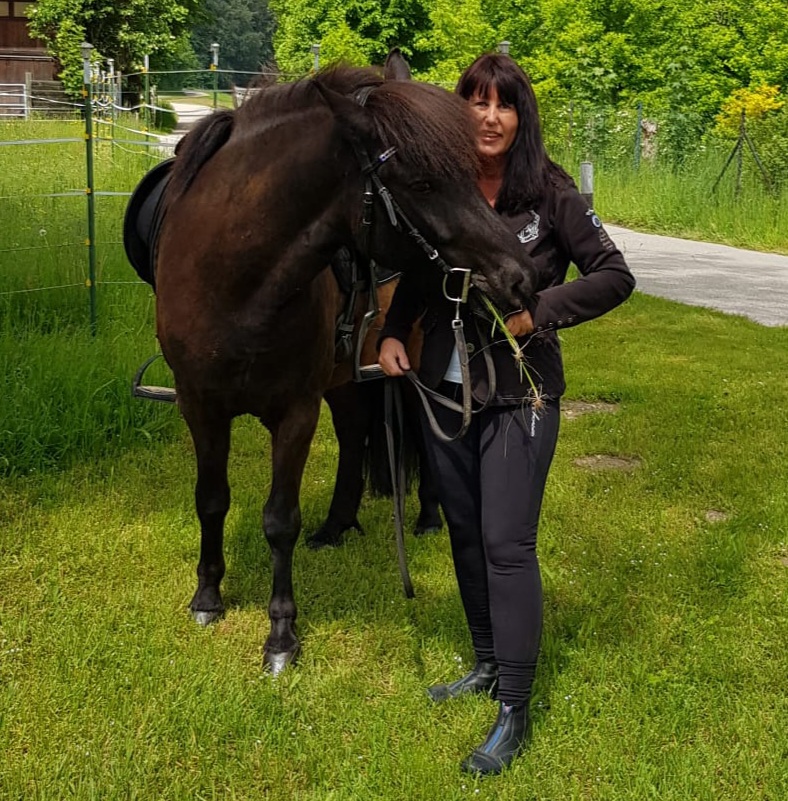 Brigitte mit pferd