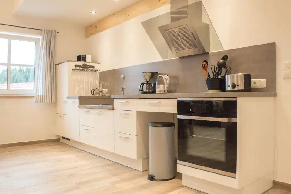 Moderne keuken met lichte kleuren